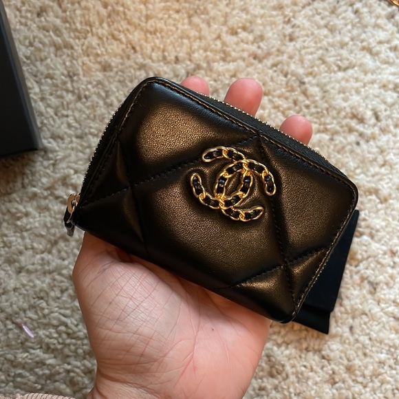 Chanel 19 zip coin purse wallet - Picture 3 of 8